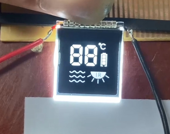 โมดูลแผ่น LCD แผนละเอียด 7 ช่อง VA กระจกใส สมาธิทางการแพทย์ความแตกต่างสูง